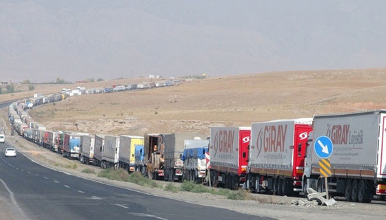 Türk tavuğu sınırda kaldı!