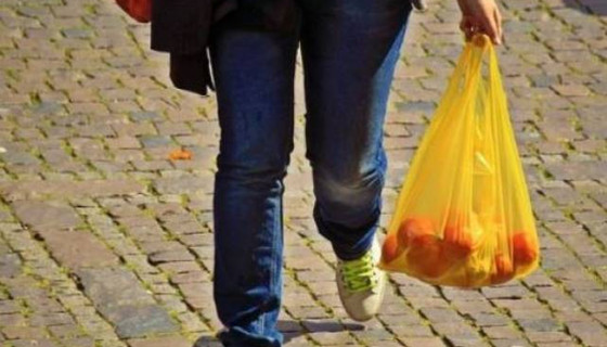 Bir ülke daha plastik poşetleri yasaklamaya hazırlanıyor