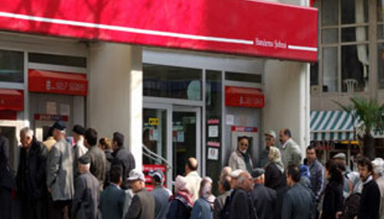 Emeklinin maaşı evine götürülecek