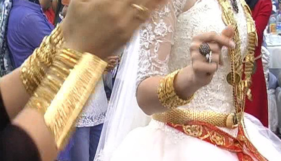 Altın takan erkek zekatını öder