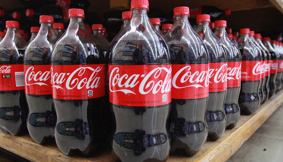 Coca-Cola kırmızı rengi bıraktı!