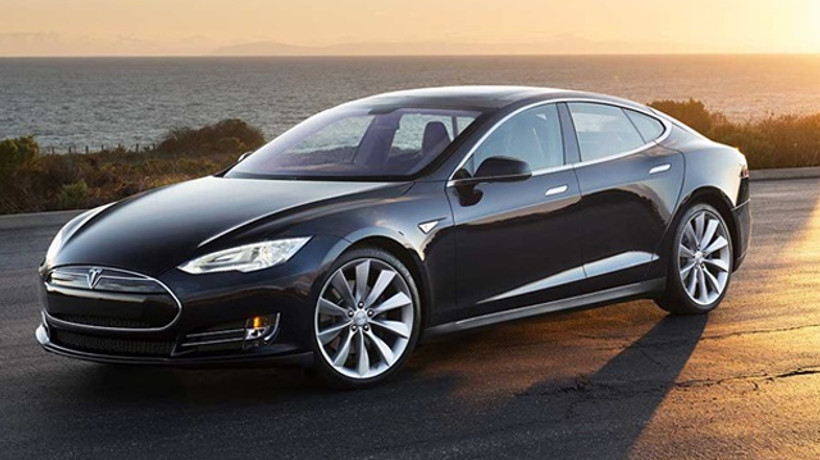 Tesla onbinlerce aracını geri çağırdı