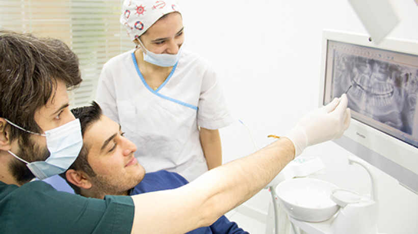 İşsiz kalan erkeğe eş üstünden sağlık yardımı