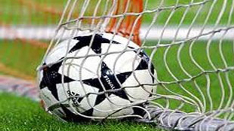 "Futbolcumu döverim"