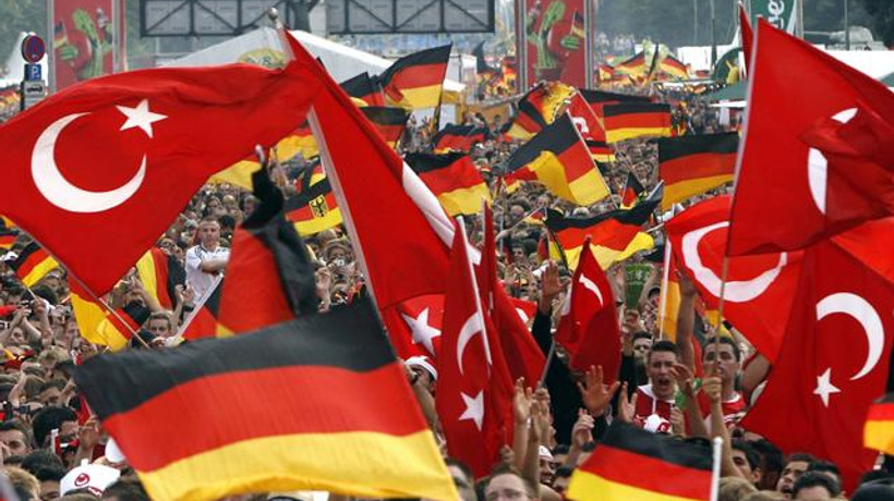 ALMAN SİYASETİNE TÜRK MALZEME!