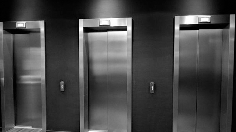 Güvensiz asansöre "online" takip