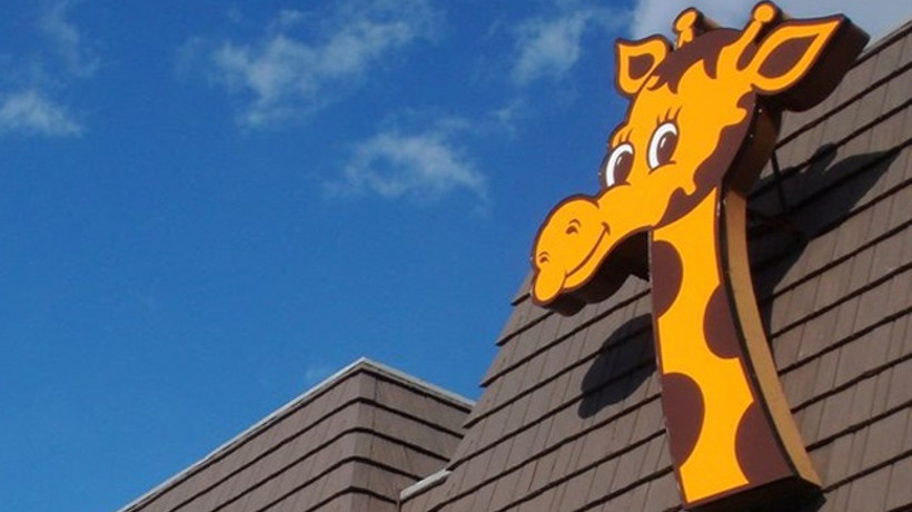 İflasın ardından zürafasını bile satıyor