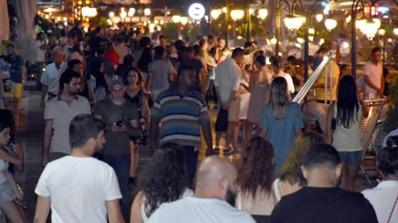 Marmaris'te caddeler dolup taştı!