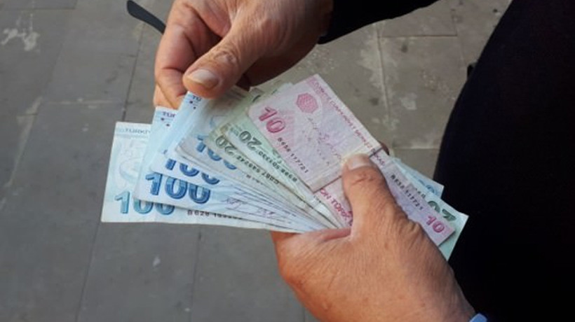 Emeklilerin zam farkları hesaplara yattı