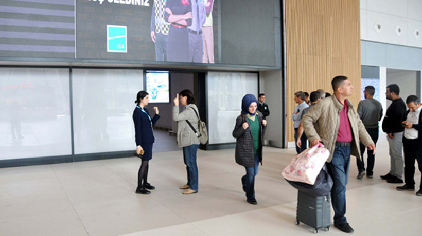 Antalya uçağı ilk kez İstanbul Havalimanı'na indi