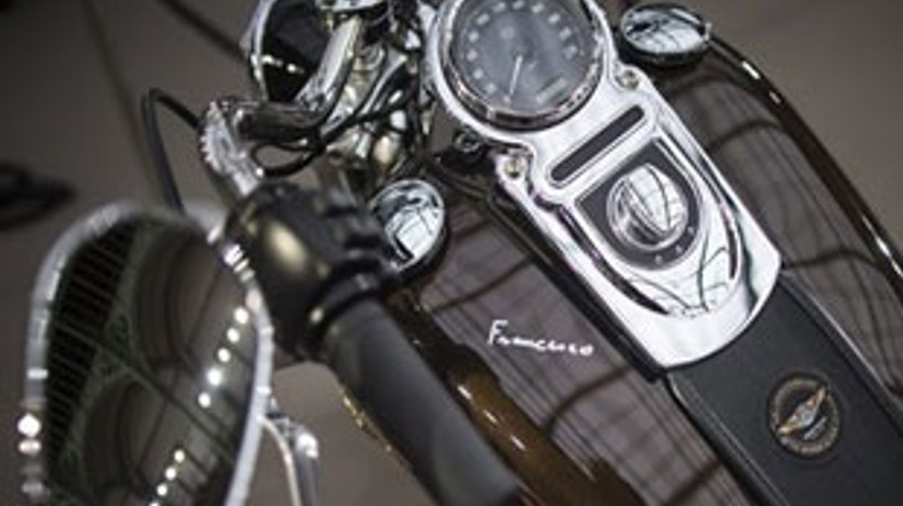 Papa motosikletini sattı!