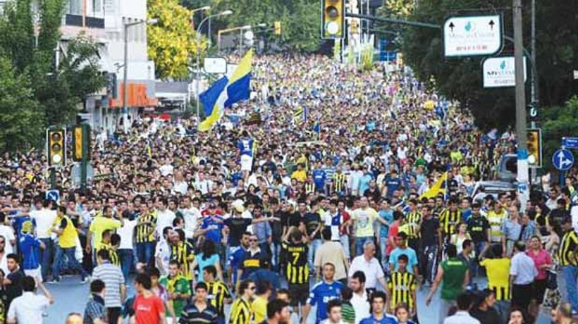 Fenerbahçeliler yürüyor!