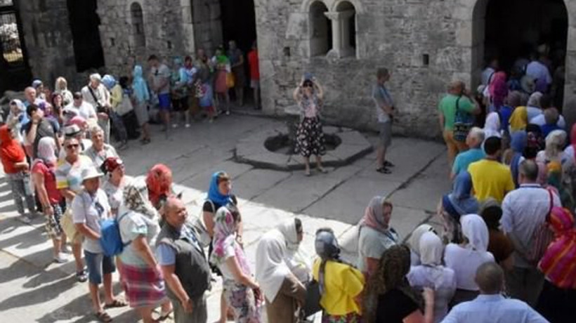 Resmen akın ettiler!