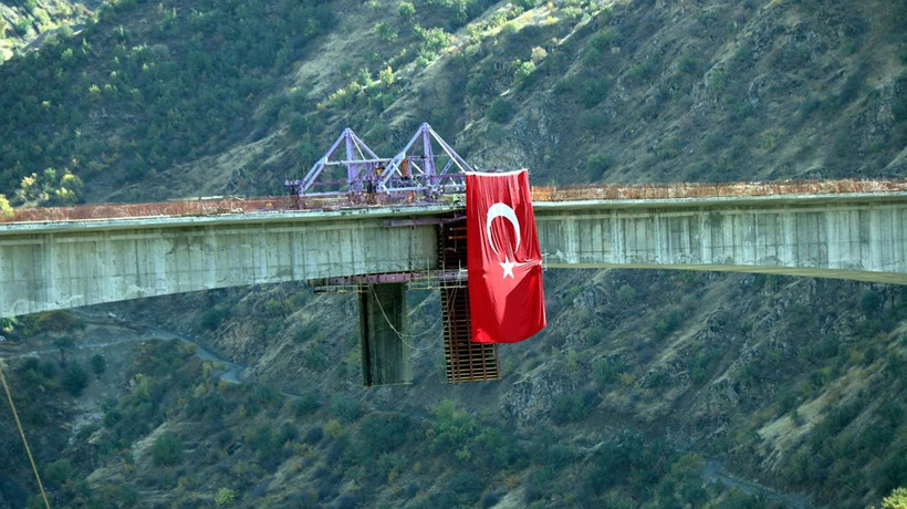 Türkiye'nin en yüksek köprüsünde sona gelindi