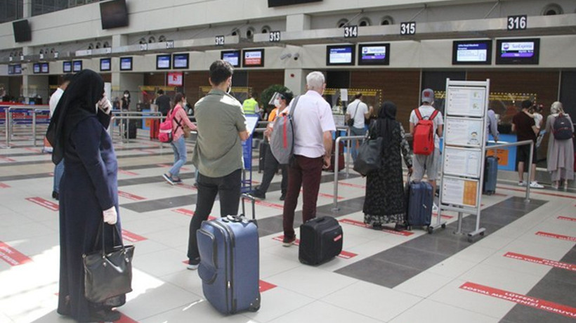 Havalimanlarını yaklaşık 1.5 milyon yolcu kullandı