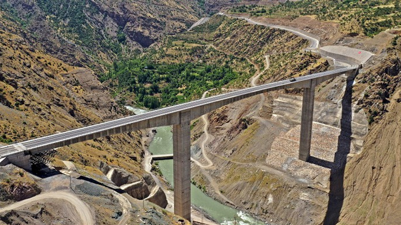 Türkiye'nin en yüksek köprüsü açılıyor! 5 saatlik yol 2 saate inecek