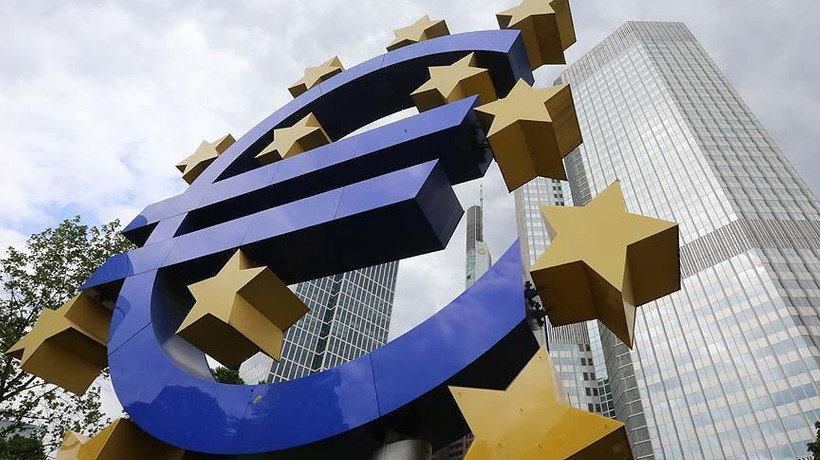 Euro Bölgesi'nde yıllık enflasyon yüzde 0,3'e çıktı