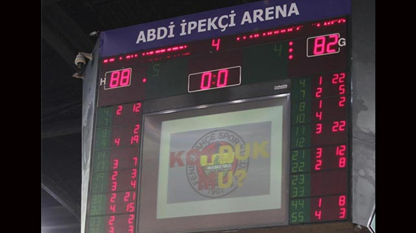 Skorbordda Fener'e skandal "Koyduk mu" yazısı