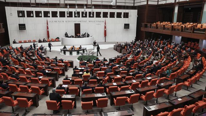 Yeni bakanlar göreve başladı