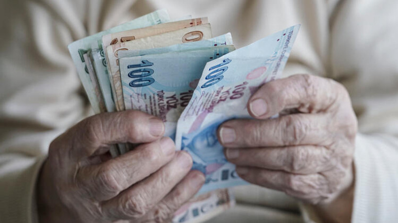 Emekliler zammı garantiledi