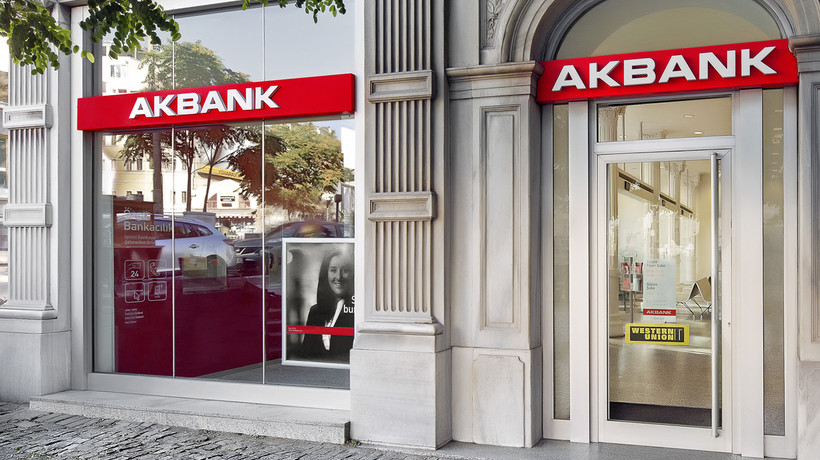 Akbank kredi ve kredi kartı ödemelerini 1 gün faizsiz öteledi