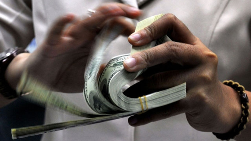 Bankalarda dolar patlaması yaşanıyor