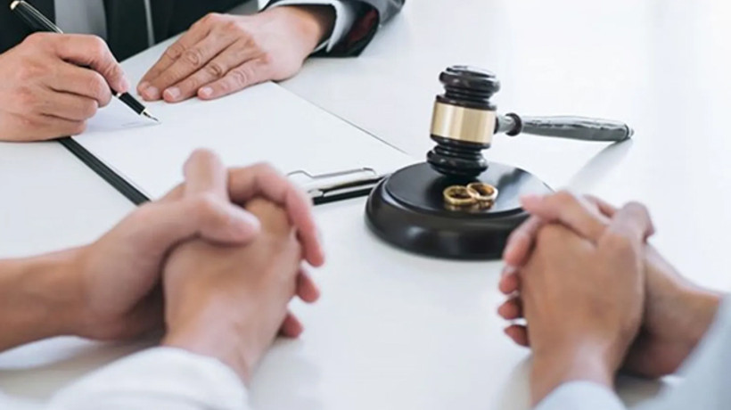 Erkek kadını köyde yaşamaya zorlayamaz!