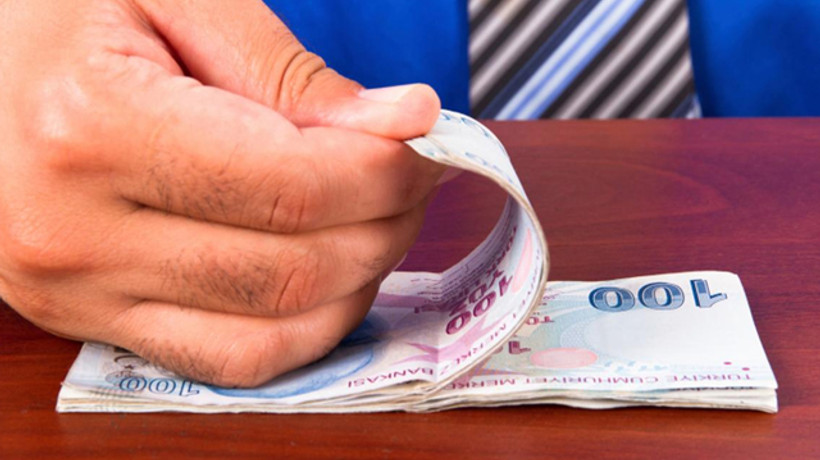 Kredi azaldı, borç kabardı