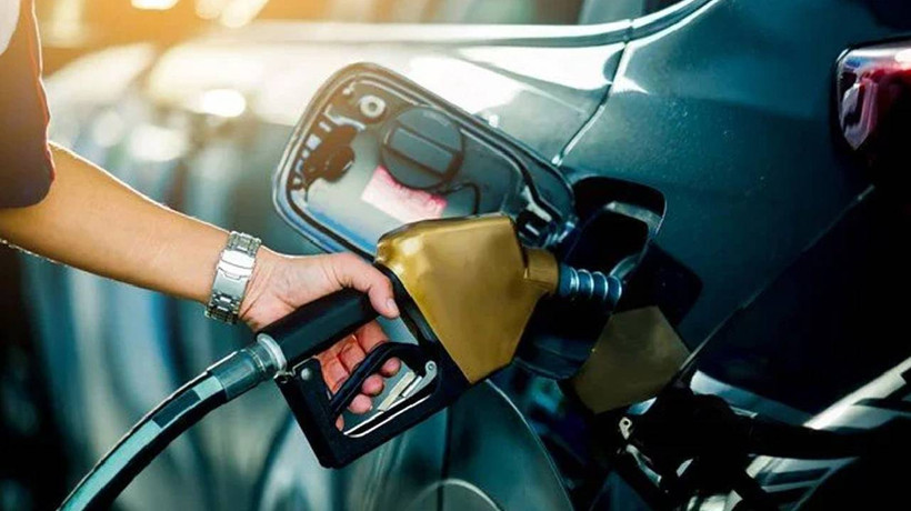Benzine 2 lira zam geldi! Pompa fiyatlarına yansıdı