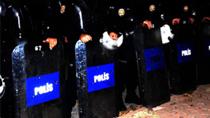 Bir ilk: Sendikalı polis!