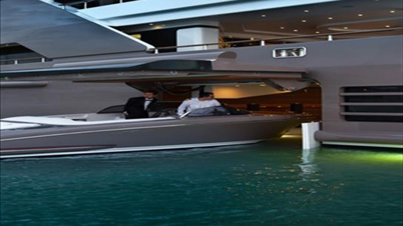 Dünyada bir ilk! 60 metrelik bir ‘yüzen saray