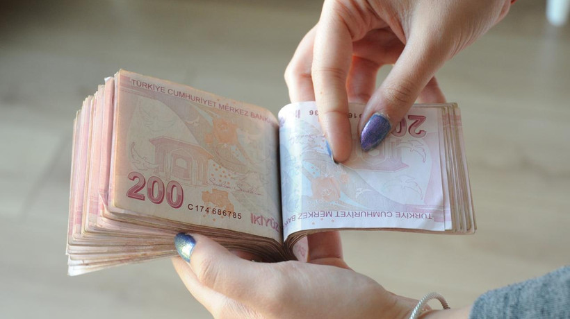 Bankalar Türk Lirası mevduat faizlerini düşürmeye başladı