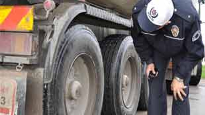 Polis kış lastiği avında!