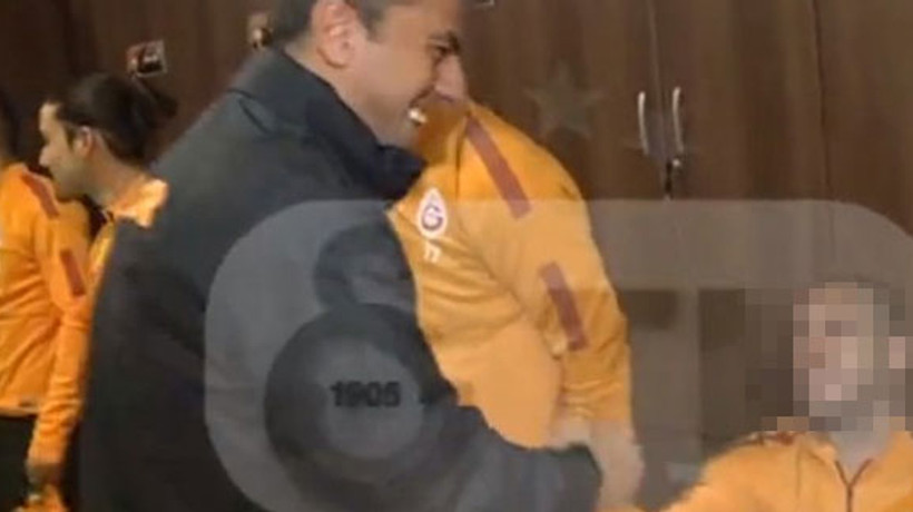 Bir tek o ayağa kalmadı!