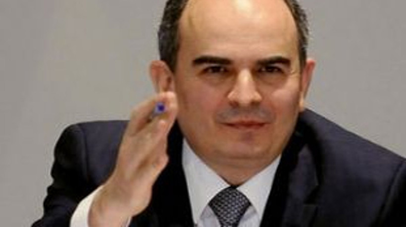 "Faizler düşecek, bankalarla pazarlık yapın"