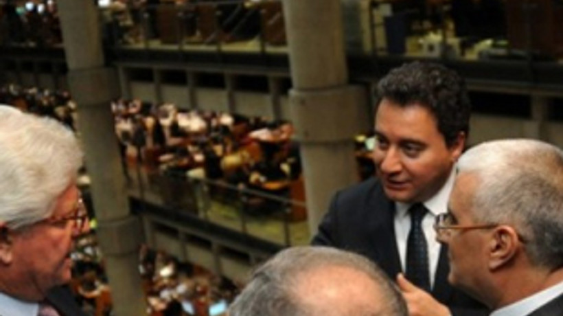 Babacan vitrine çıktı!