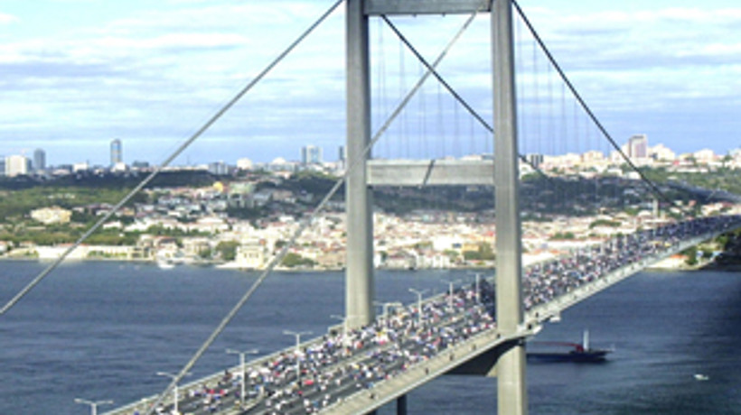 İstanbul'un iki yakasına yapıştılar!
