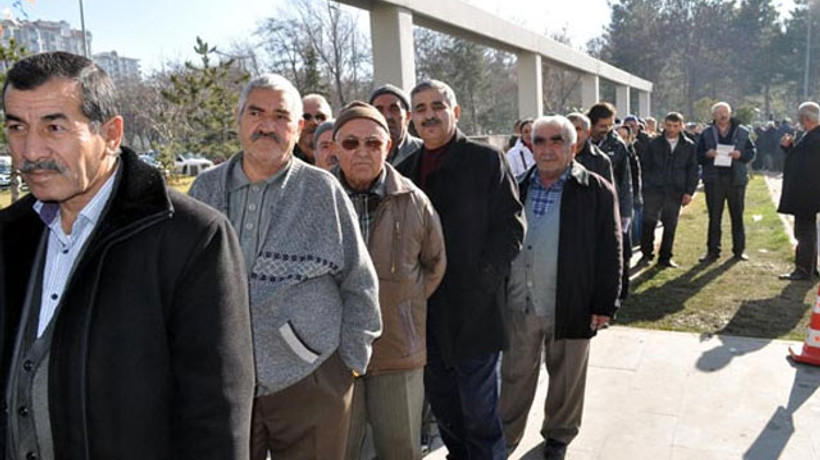 Parayı almak için sıraya girdiler