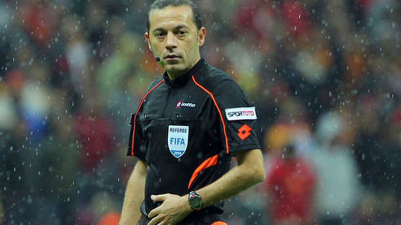 Dev derbi Cüneyt Çakır'ın!