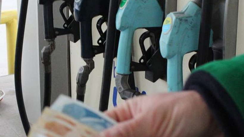 Benzine 11 kuruş, motorine 6 kuruş zam