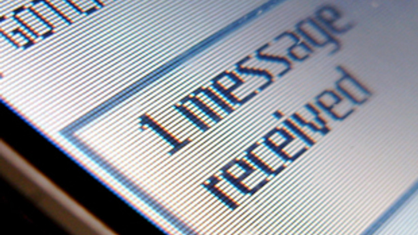 Çıldırtan SMS'lere isyan!