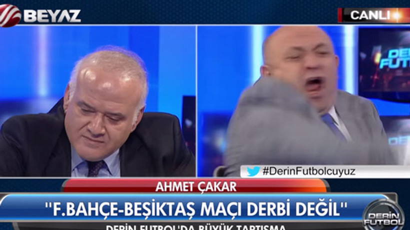 Sinan Engin canlı yayında çıldırdı! Bardaklar havalarda uçuştu...