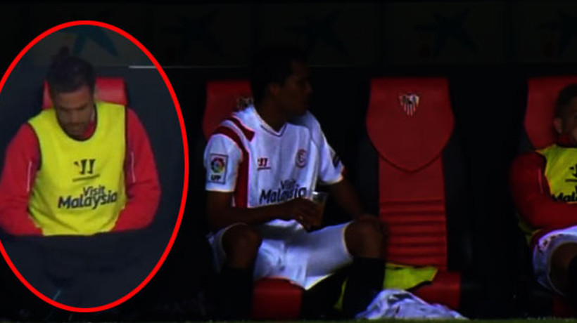 Yedek kulübesinde skandal görüntü