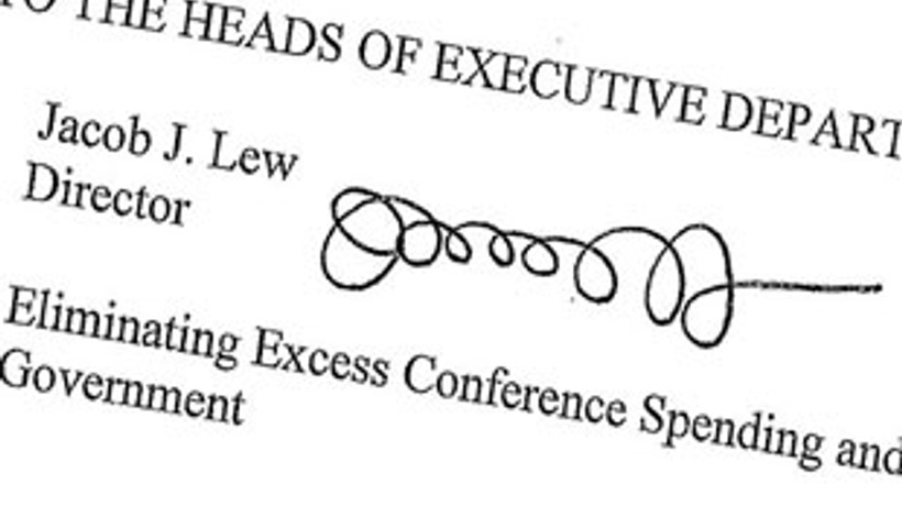 Dolar düşmesin diye imzasını değiştirecek