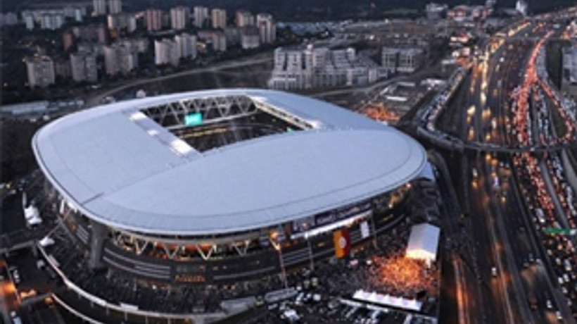 TT Arena'nın çatısı lükse kurban gitmiş!