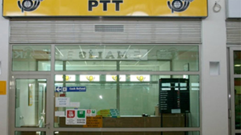 Taşeron işçiler PTT'de iş bıraktı