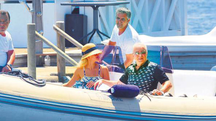 ŞOK! Ünal Aysal sevgilisiyle yakalandı