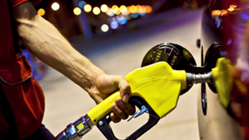 Petrol inişe devam ediyor!