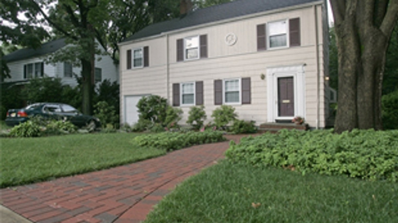 Polisten satılık casus yuvası!