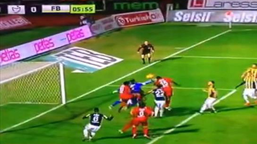 6 hakem nasıl göremez!